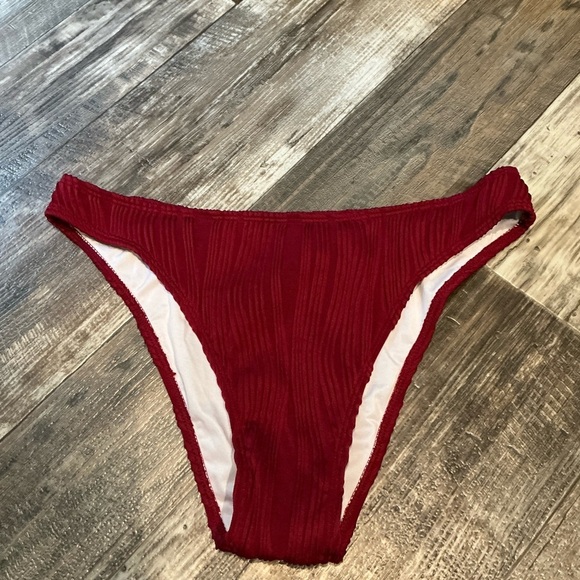 Red Bikini Set Size Large - Picture 5 of 9